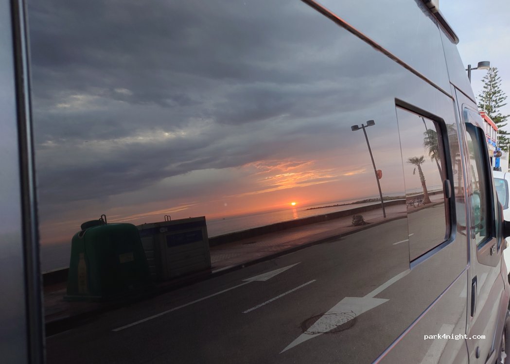 (29640) Fuengirola - 94 Paseo Marítimo Rey de España — foto 2