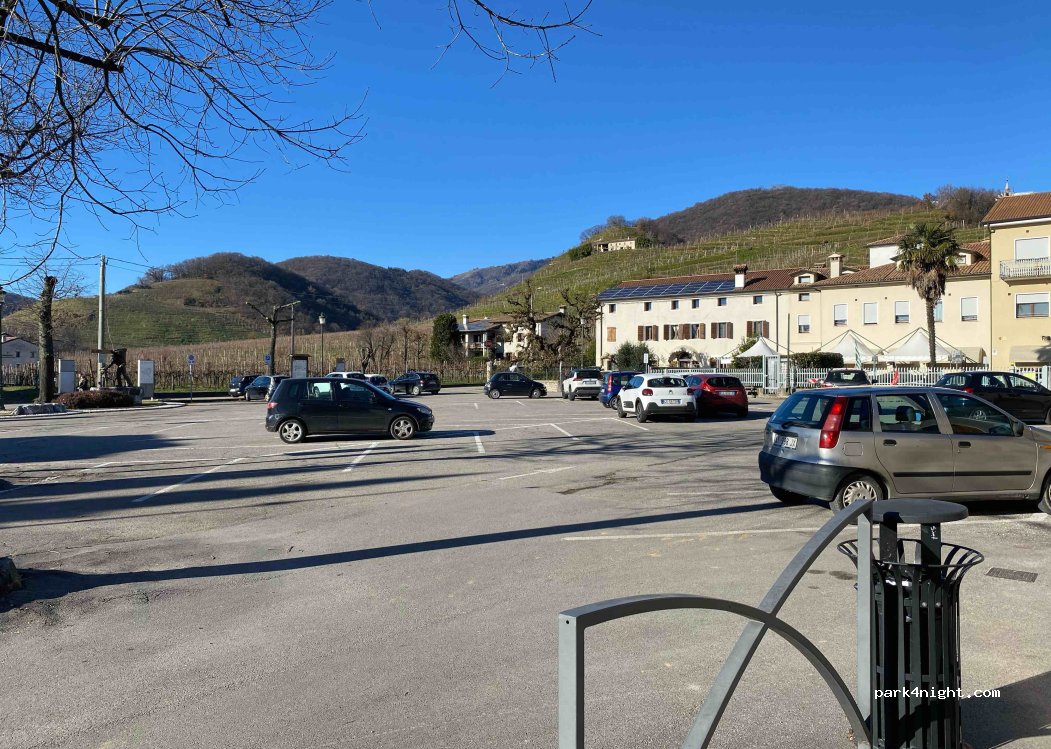 (31010) Farra di Soligo - 1E Piazza Rovere — foto