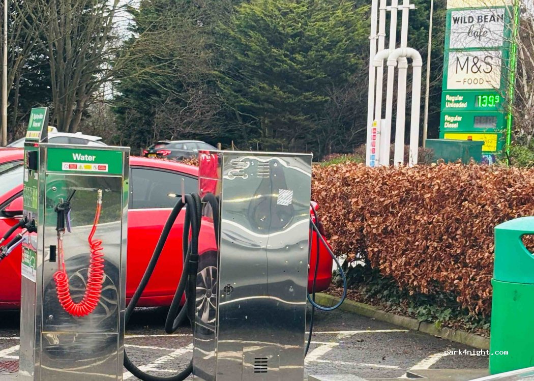 (EH28 8NA) Newbridge - Glasgow Rd — foto
