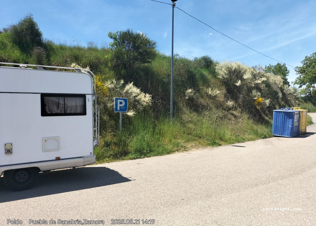(49300) Puebla de Sanabria - 20 Plaza Fuente Vieja — foto 2