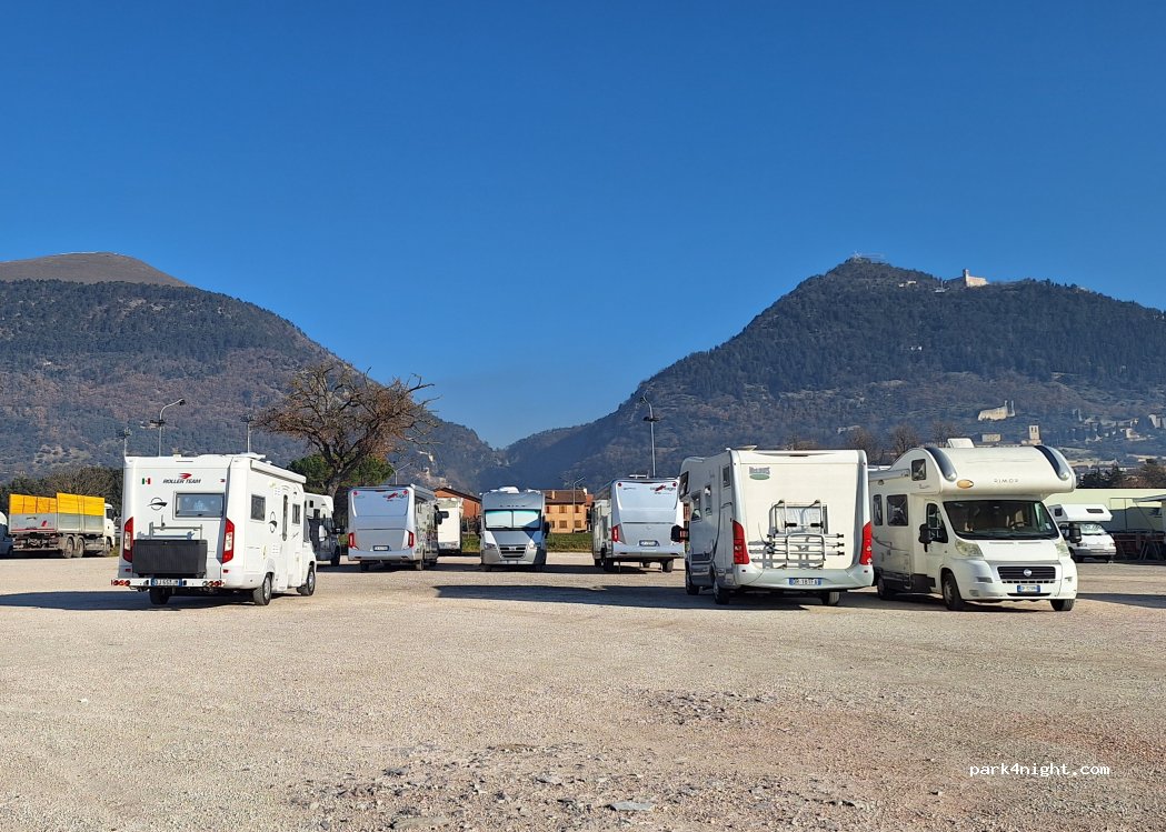 (06024) Gubbio - Viale Paruccini, 2 — foto 2