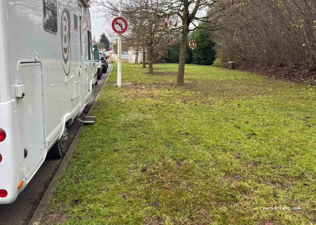 (77420) Champs-sur-Marne - 7 Chemin du Canal — foto