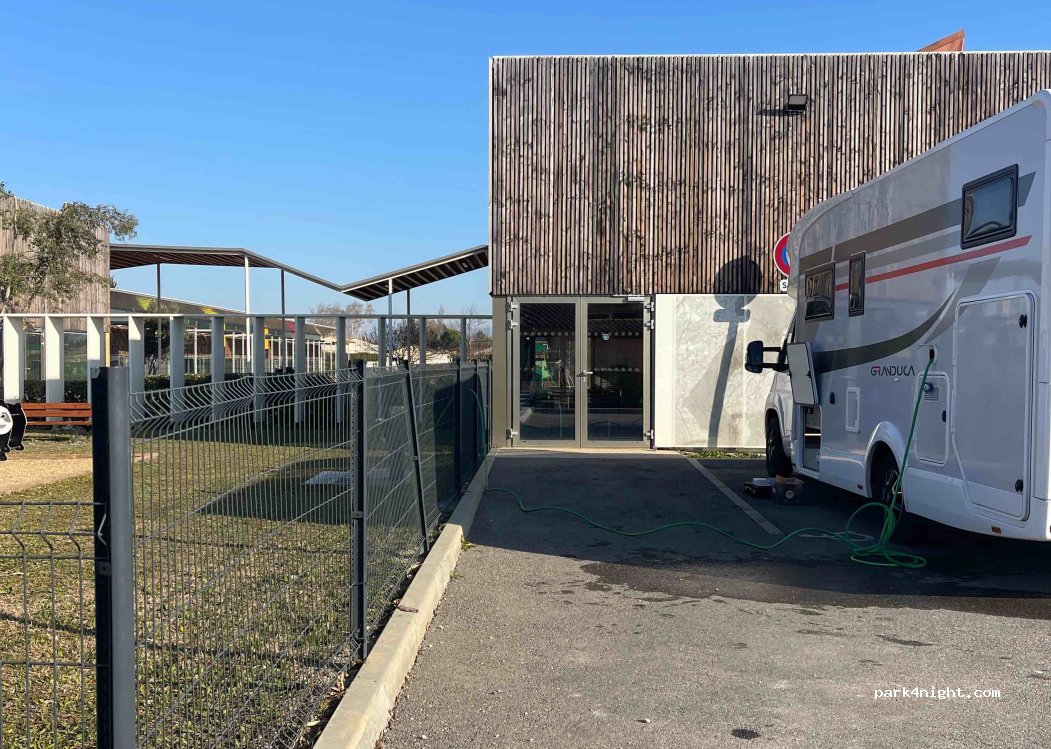 (84510) Caumont-sur-Durance - 8 Route de l'Isle sur Sorgue — foto