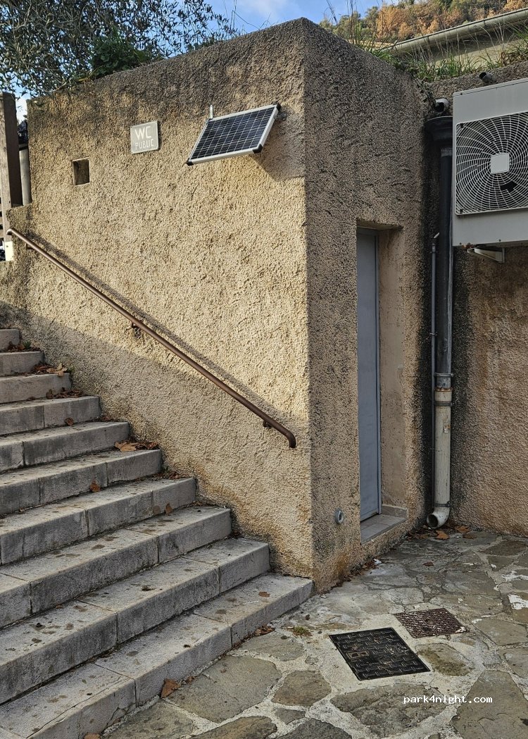 (06440) Lucéram - 1 Place de la République — foto