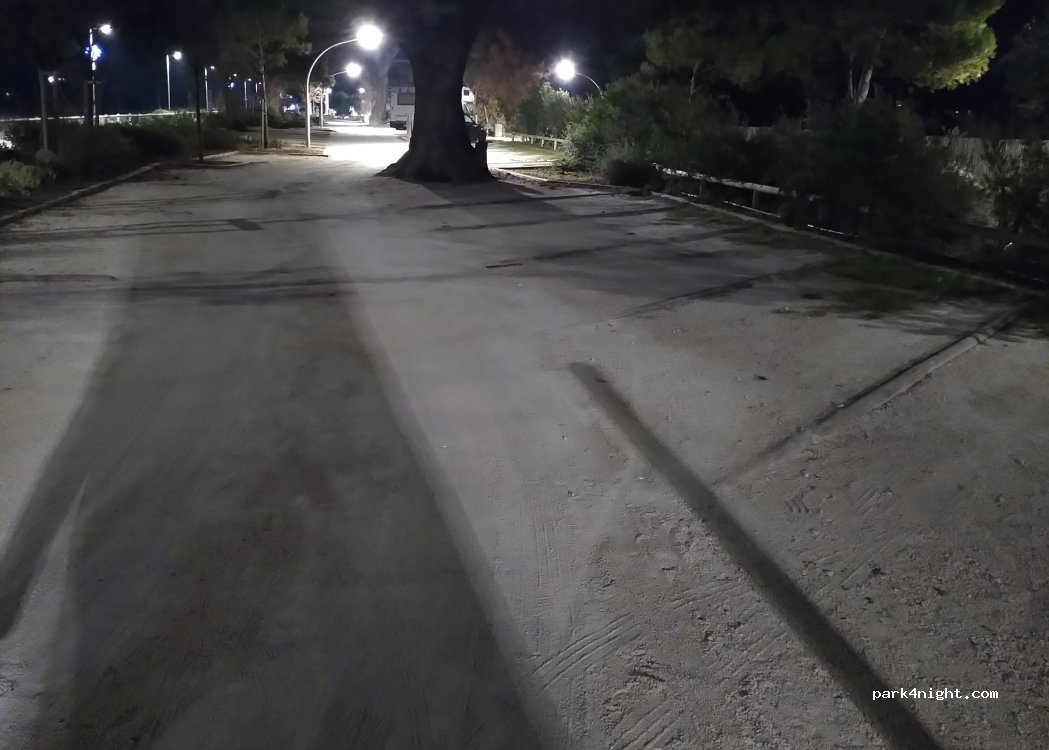 (83400) Hyères - 1366 Boulevard de la Marine — foto
