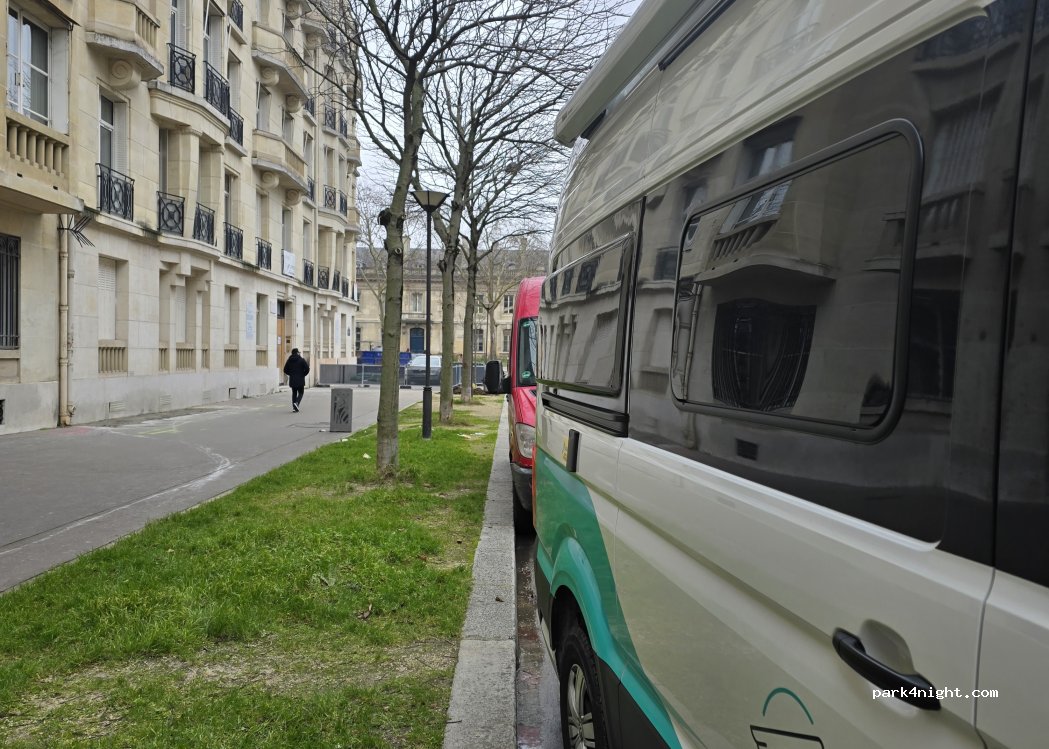 (75007) Paris - Av. Frédéric le Play — foto 3