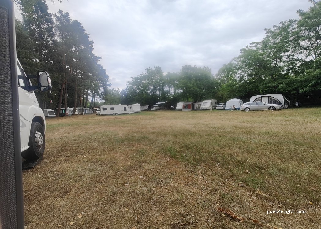 Pole Namiotowe POD LASEM — foto 2