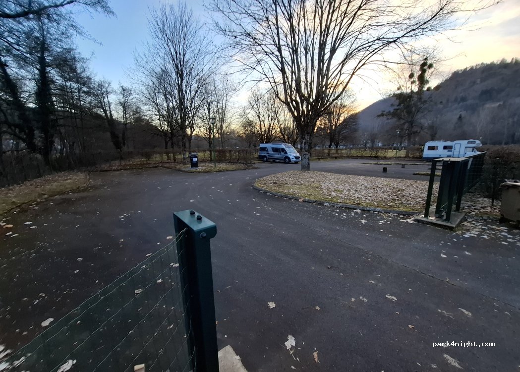 (15800) Vic-sur-Cère - Avenue des Tilleuls — foto 4