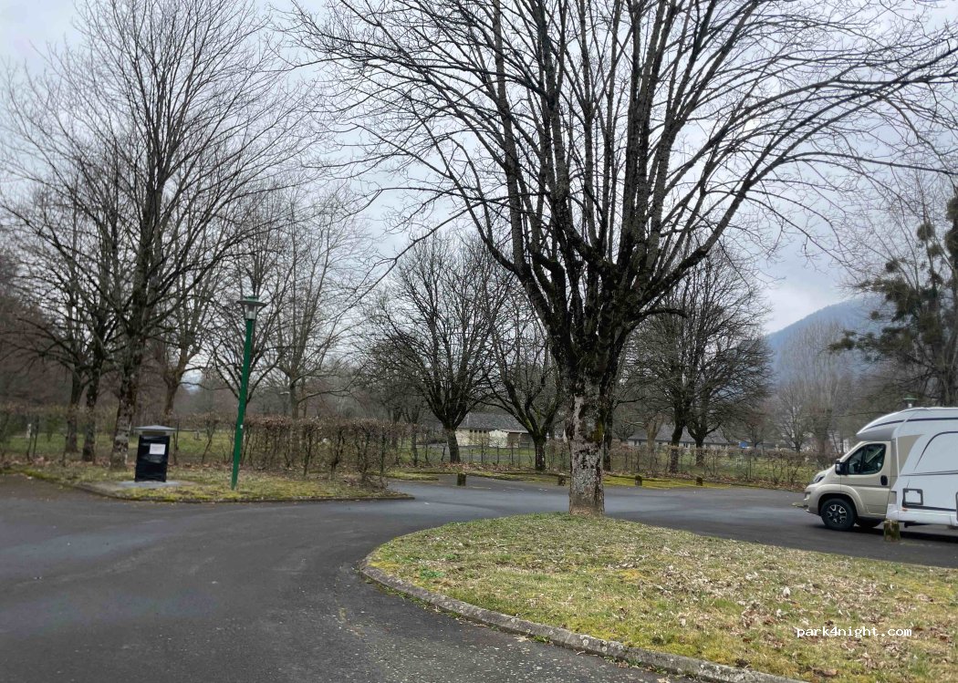 (15800) Vic-sur-Cère - Avenue des Tilleuls — foto 5