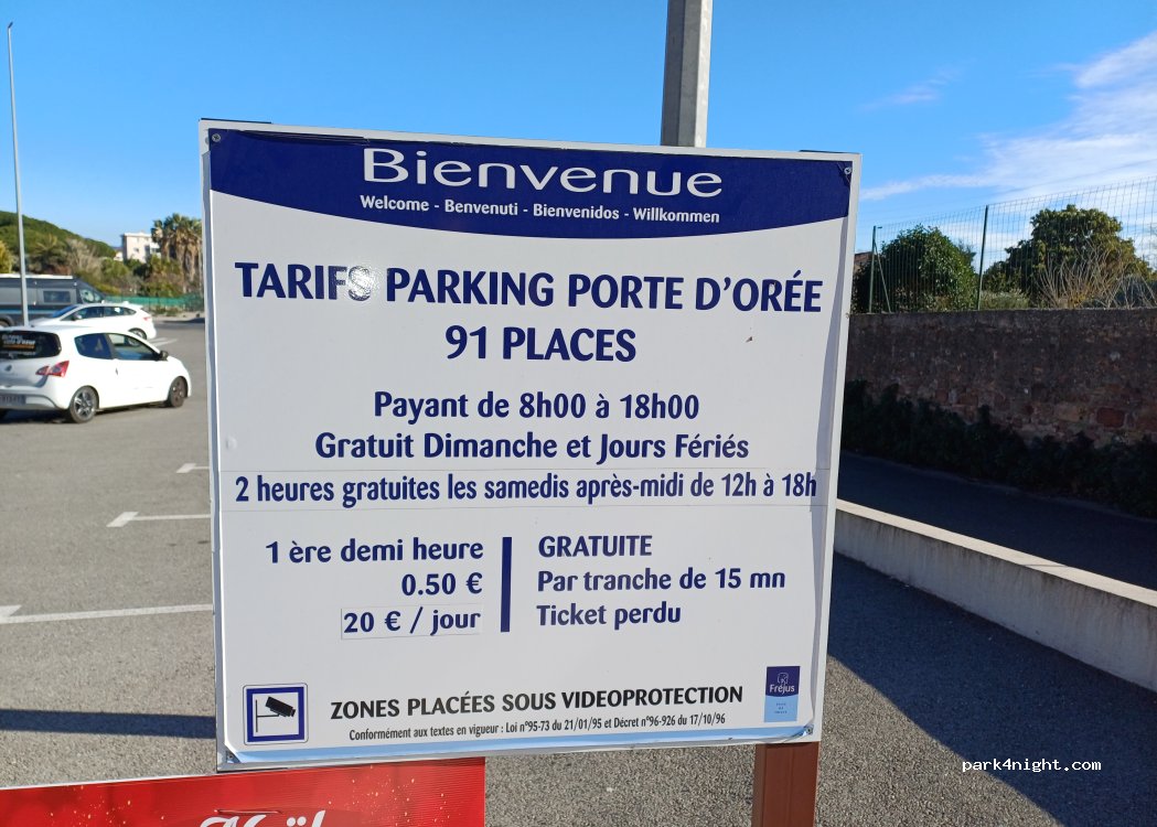 (83600) Fréjus - 34 Rue Aristide Briand — foto