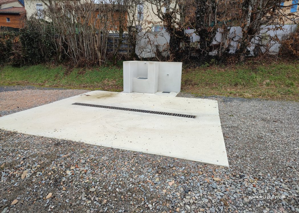 Aire de service Saint-Vincent-de-Reins — foto 2