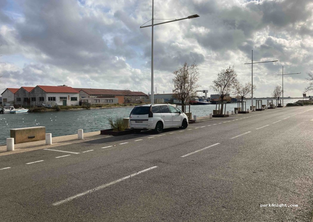 (13110) Port-de-Bouc - 16 Cours Landrivon — foto