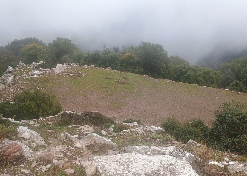 (245 00) Tripyla - Unnamed Road — foto