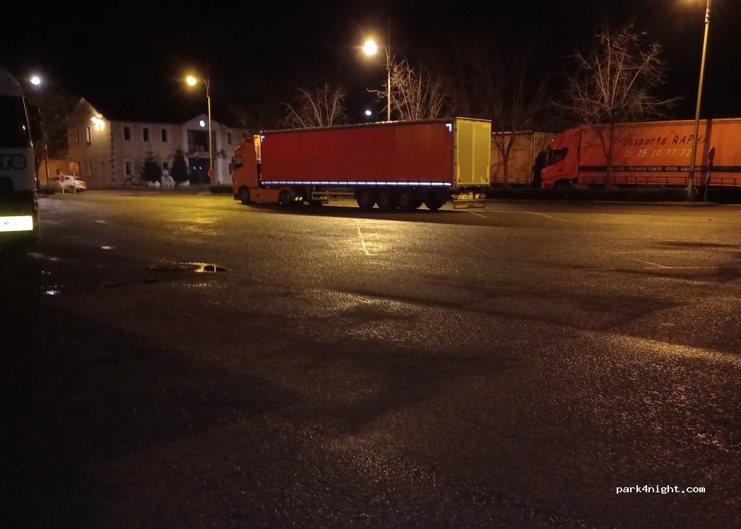 (16270) Terres-de-Haute-Charente - 2T Place des Marronniers — foto