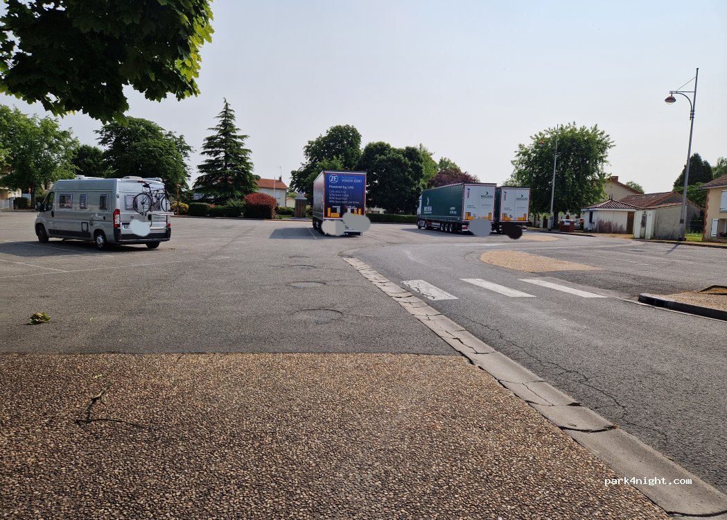 (16270) Terres-de-Haute-Charente - 2T Place des Marronniers — foto 2