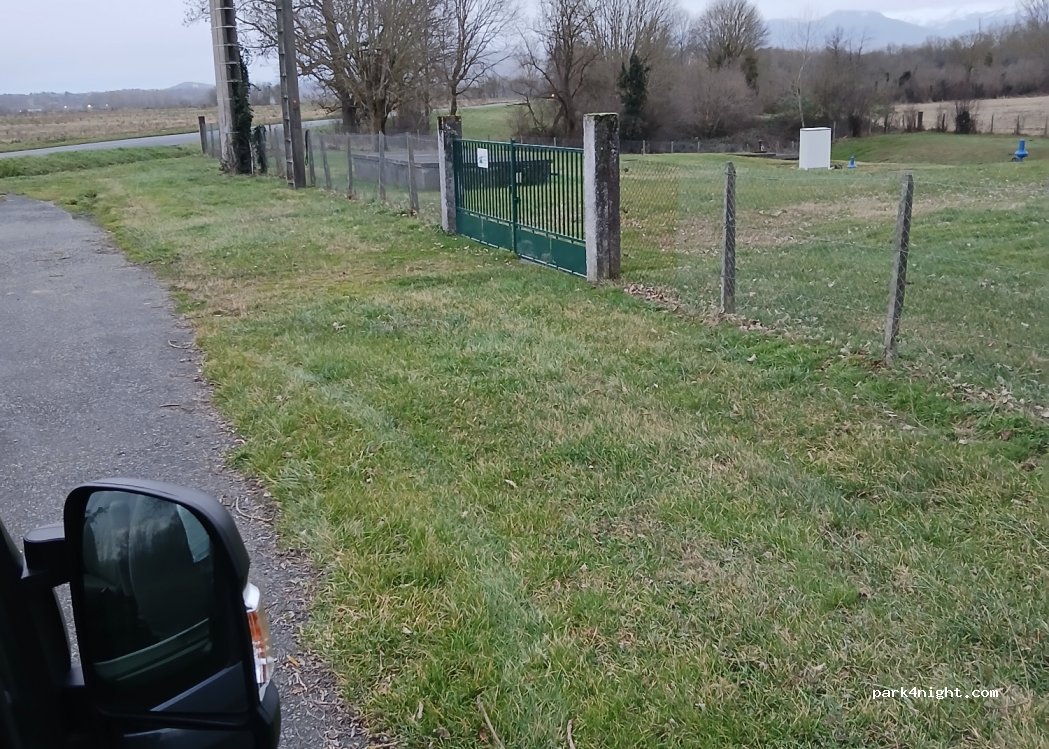 (31800) Villeneuve-de-Rivière - D21 — foto