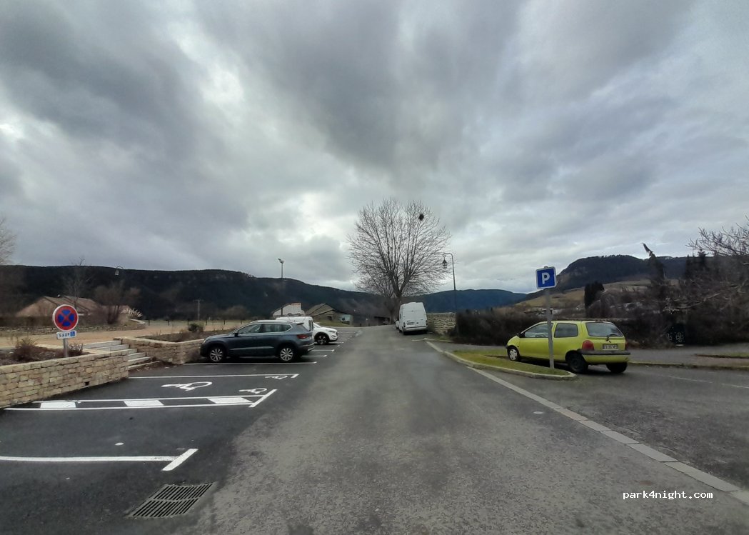 (48000) Saint-Étienne-du-Valdonnez - 3 Place de la Mairie — foto