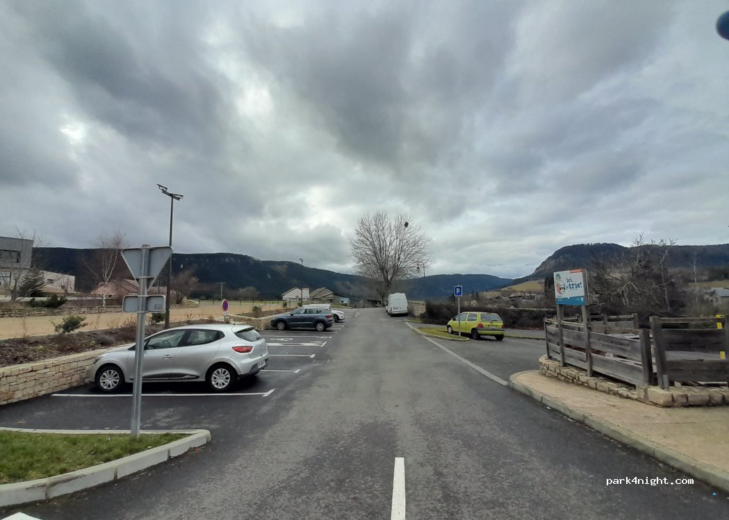 (48000) Saint-Étienne-du-Valdonnez - 3 Place de la Mairie — foto 2