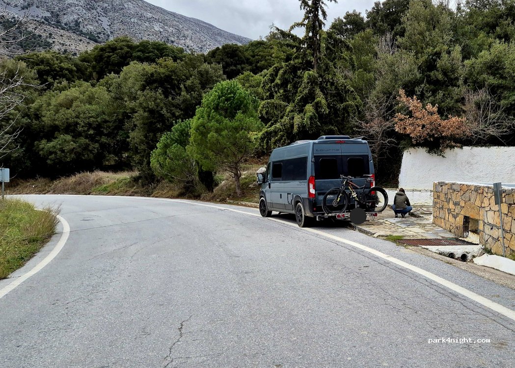 (720 52) Ag. Charalampos - Eparchiaki Odos Mesa Lasithiou - Kastelliou — foto 2