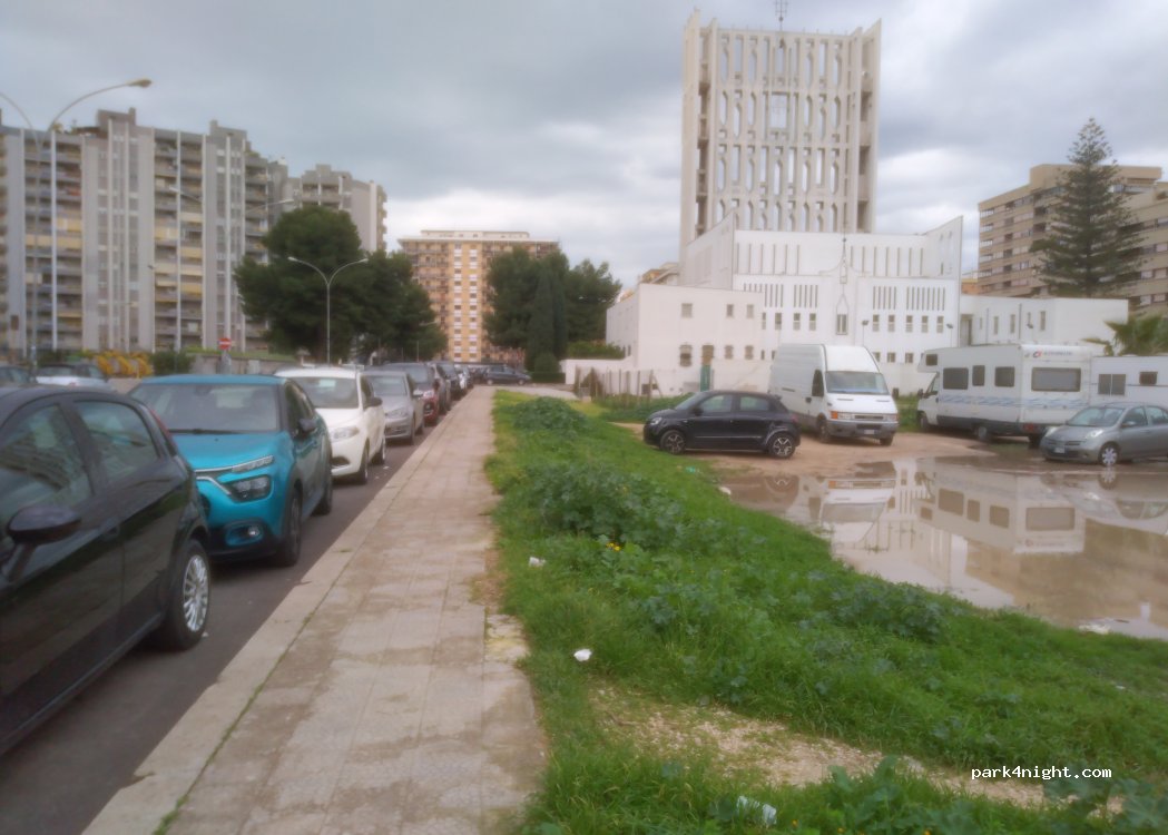 (74121) Taranto - 7 Via Monsignore Blandamura — foto