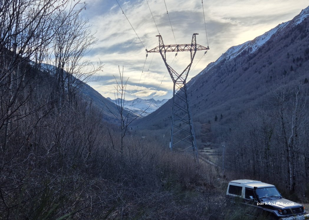 (09110) Mérens-les-Vals - Unnamed Road — foto