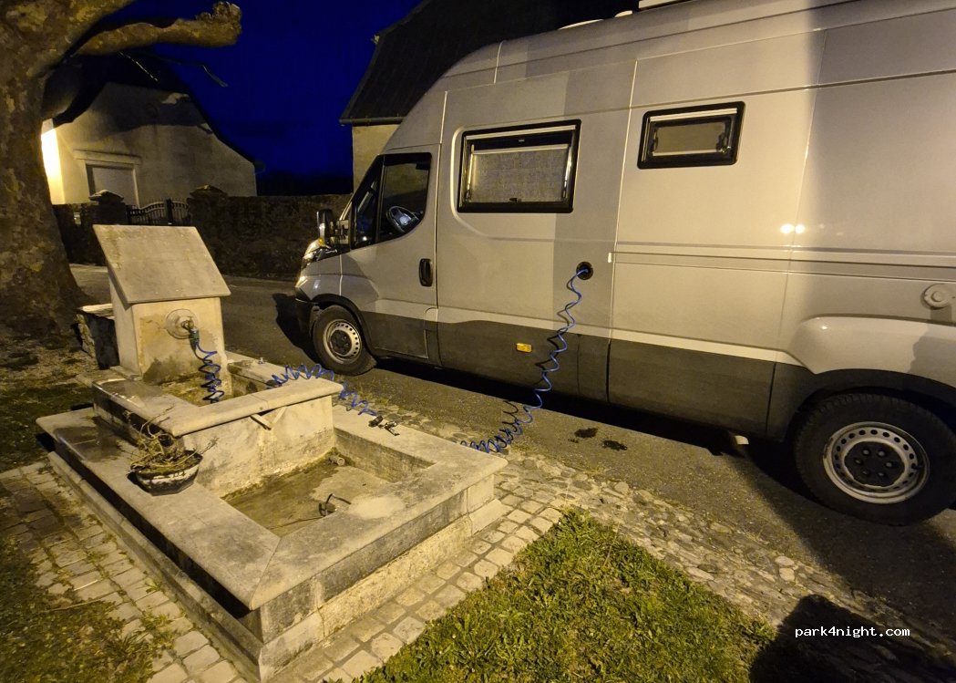(65100) Ossen - 1 Place du Pla de Casaou — foto