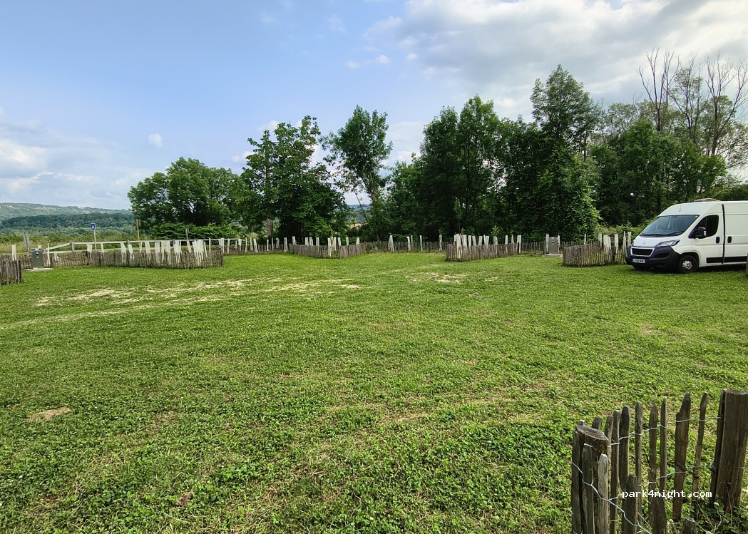 Aire de stationnement camping-car Osselle-Routell — foto 4