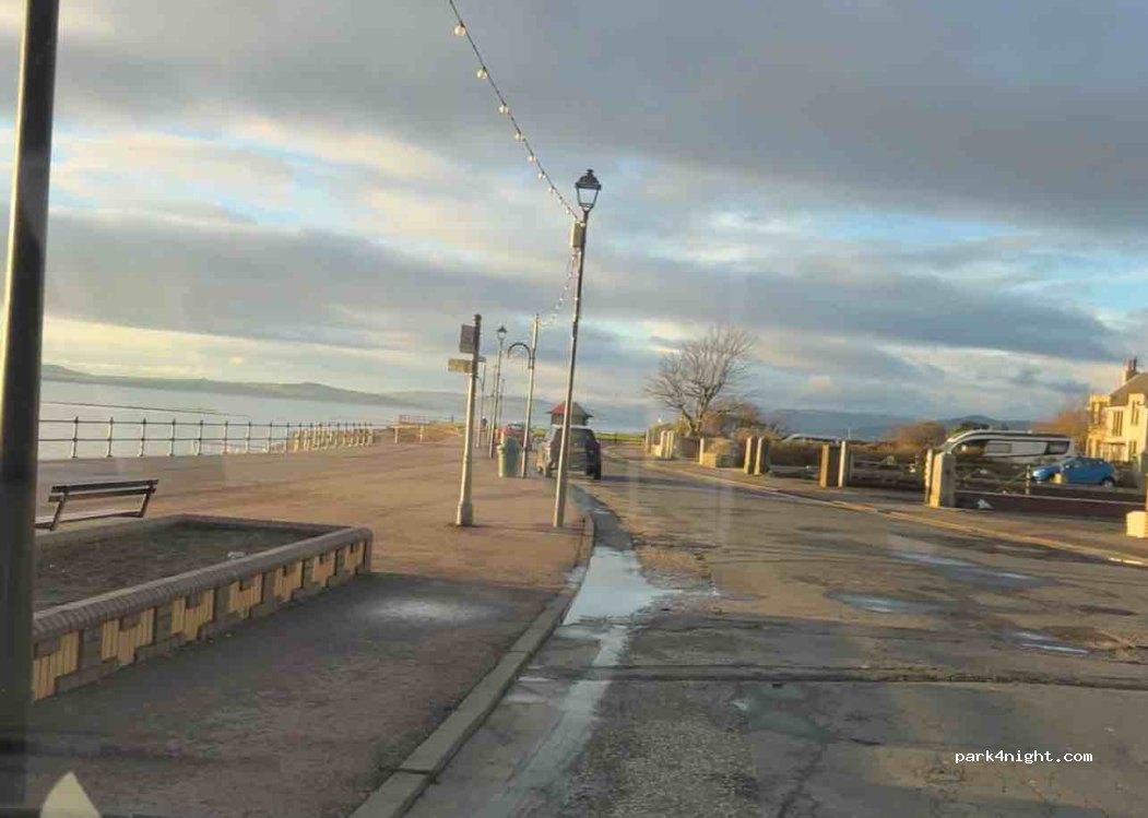 (KA30 8PQ) Largs - 1 Greenock Road — foto