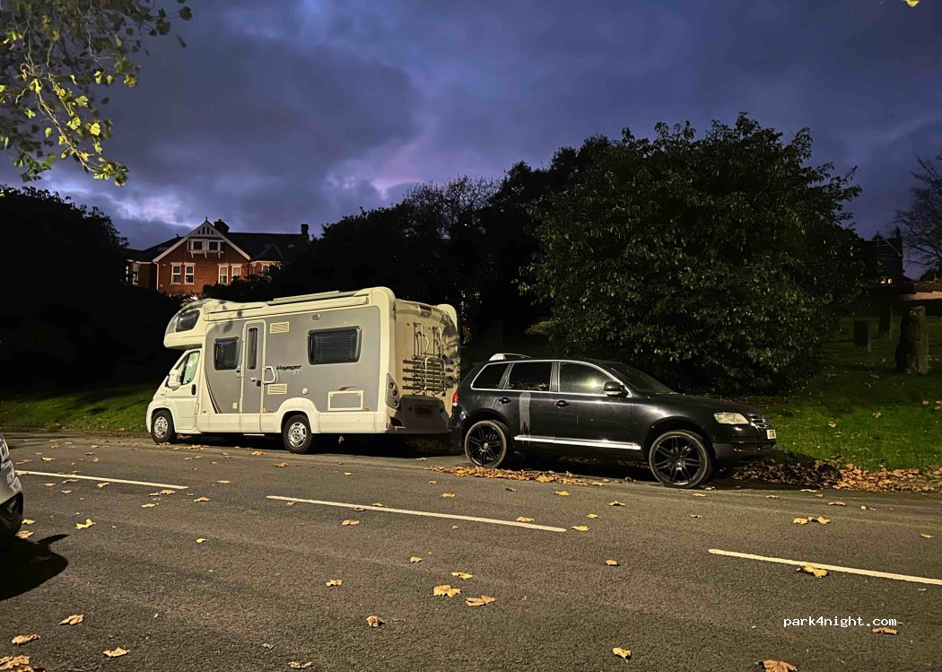 (CF62 6RQ) Barry - 29 Romilly Park Road — foto