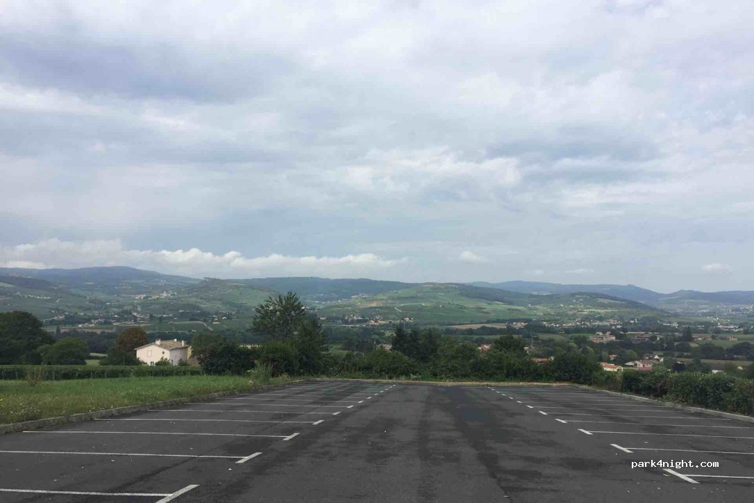 (71850) Charnay-lès-Mâcon - 77 Place du Bourg — foto 2