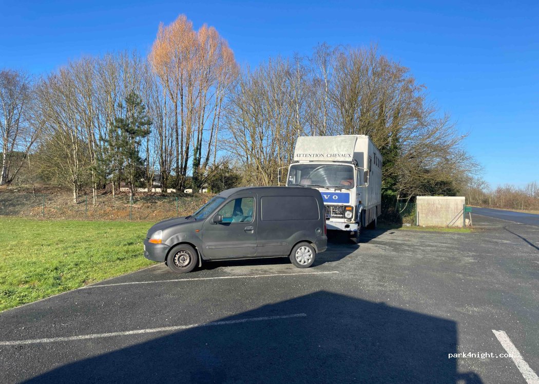 (86000) Poitiers - 2 Rue du Souvenir — foto