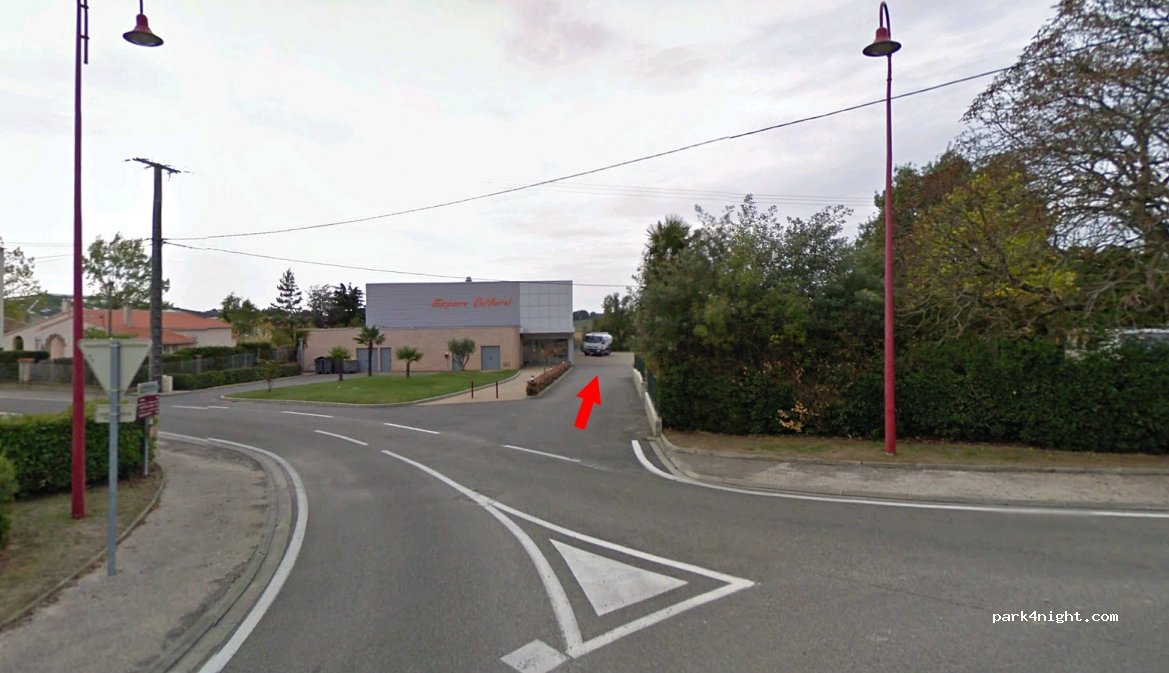 (82120) Lavit - 4-12 Avenue du Stade — foto