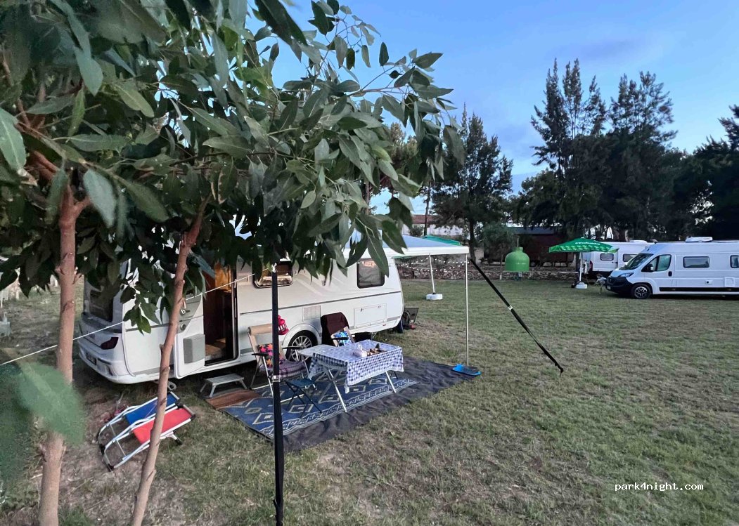 RAINBOW BAY SILENT BEACH / CARAVAN PARK / HOTEL — foto