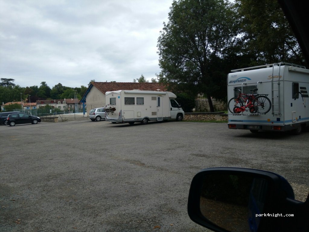 (24310) Bourdeilles - 20 Le Bourg — foto
