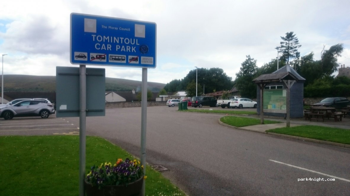 (AB37 9ET) Tomintoul - 35-38 Main Street — foto