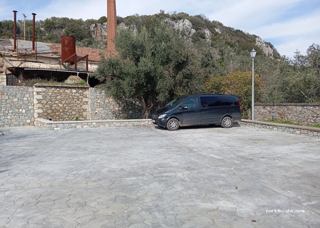 (811 01) Asomatos - Unnamed Road — foto
