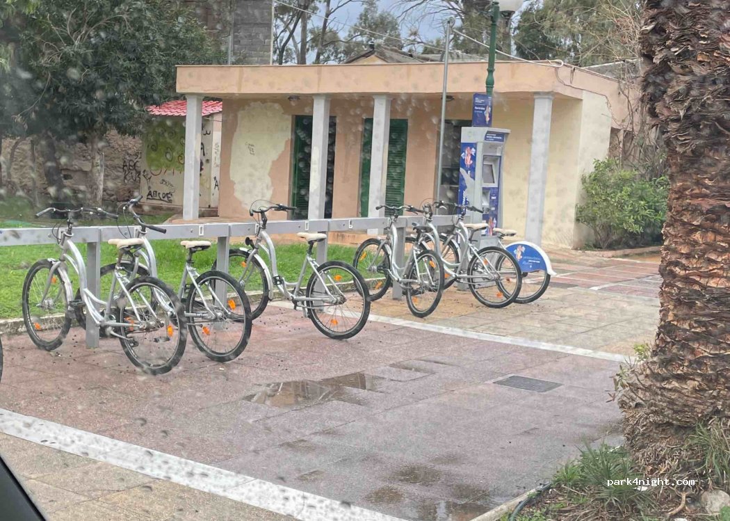 (203 00) Loutraki - 10 Eparchiaki Odos Loutrakiou-Perachora — foto