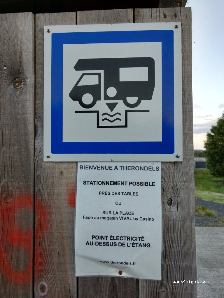Aire de camping-car de Thérondels — foto 3