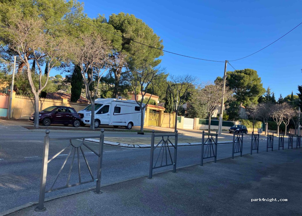 (13260) Cassis - 31 Avenue Jean Jacques Vernazza — foto