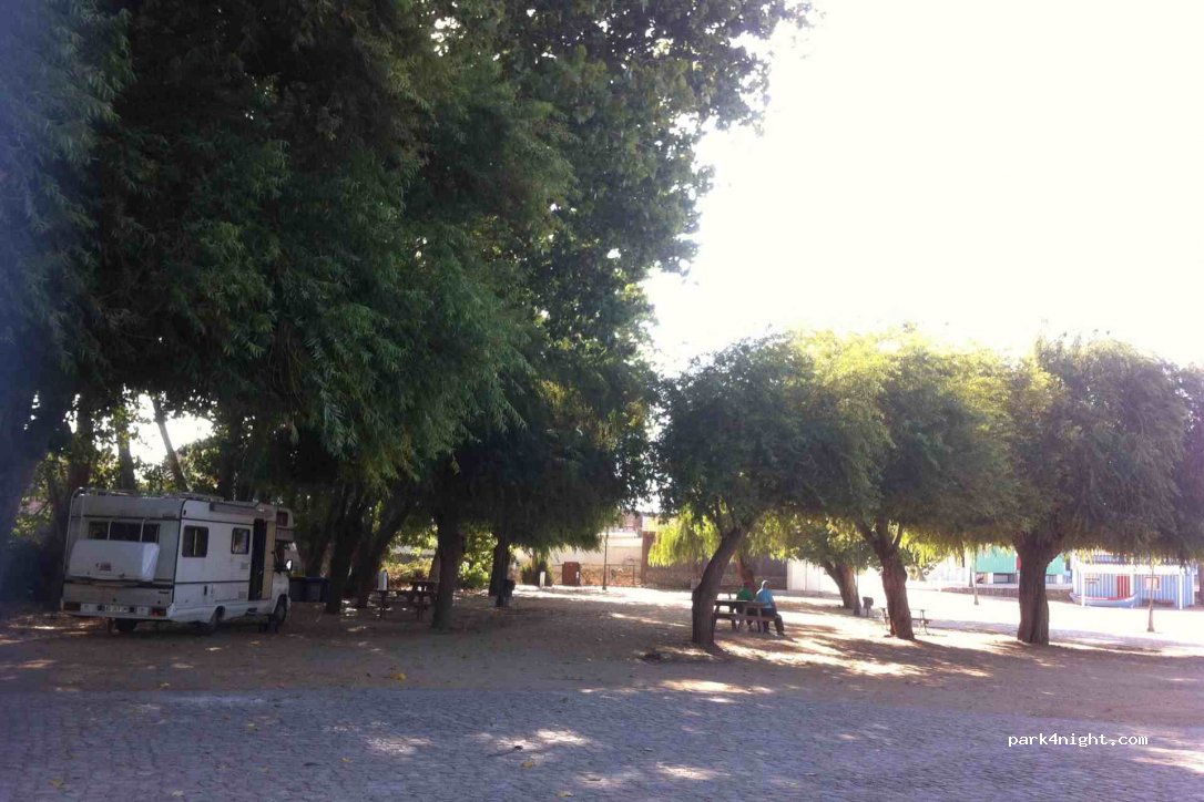 (2120) Salvaterra de Magos - 3 Largo dos Avieiros — foto
