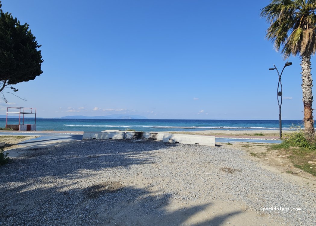 (09400) Kuşadası - Çamlı Yol Sitesi — foto