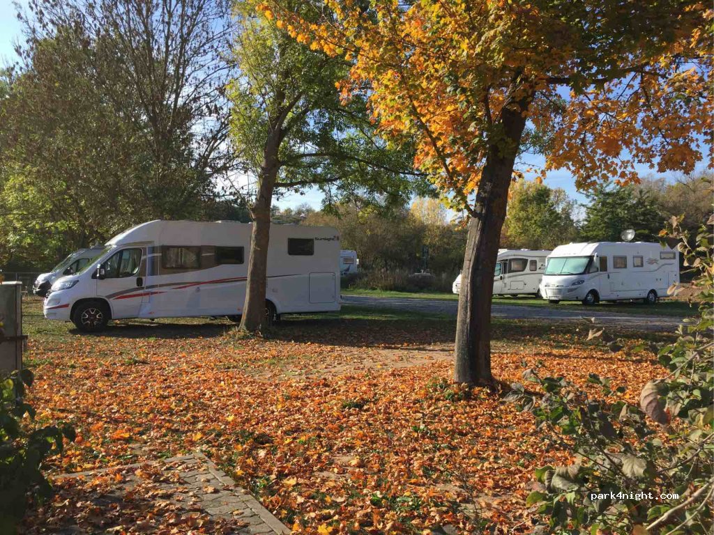 Wohnmobilstellplatz Main-Aue | Thüngersheim — foto