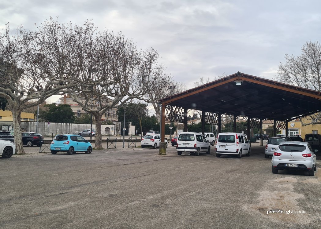 (13570) Barbentane - 162 Chemin de la Lonne — foto