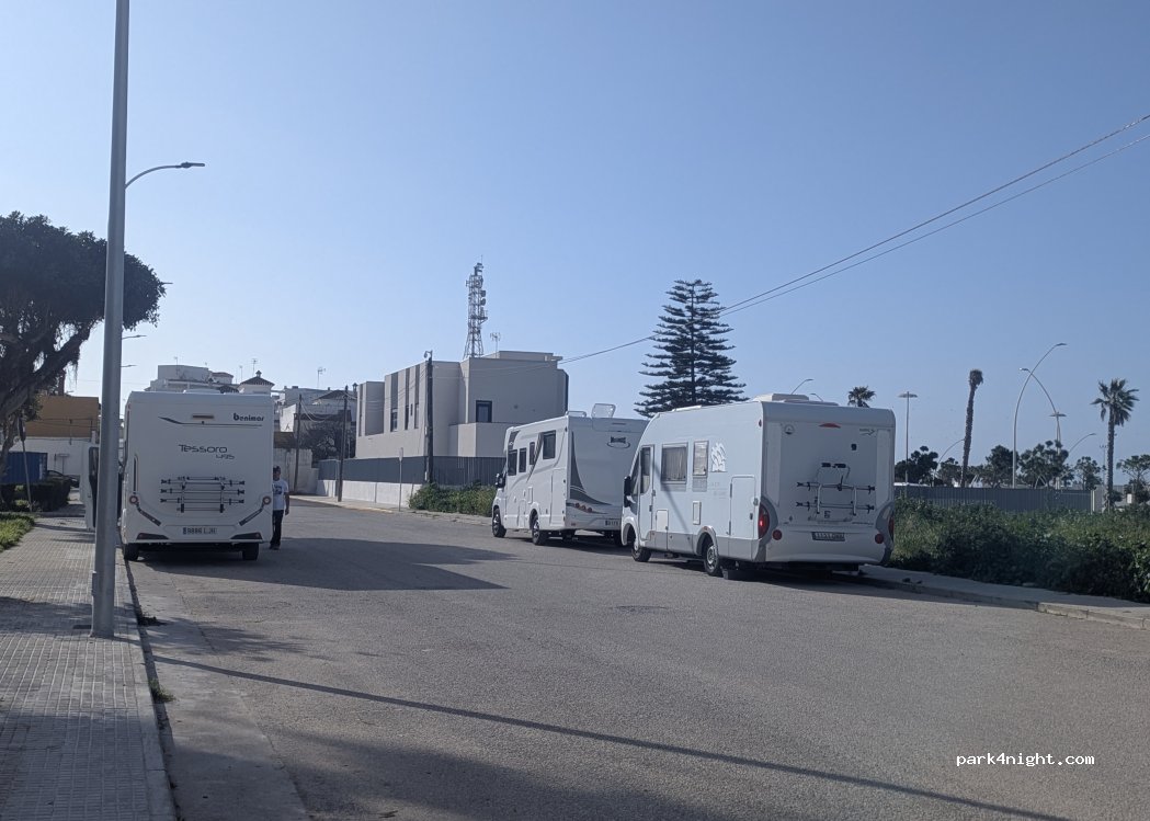 (11550) Chipiona - 26 Calle Río Odiel — foto