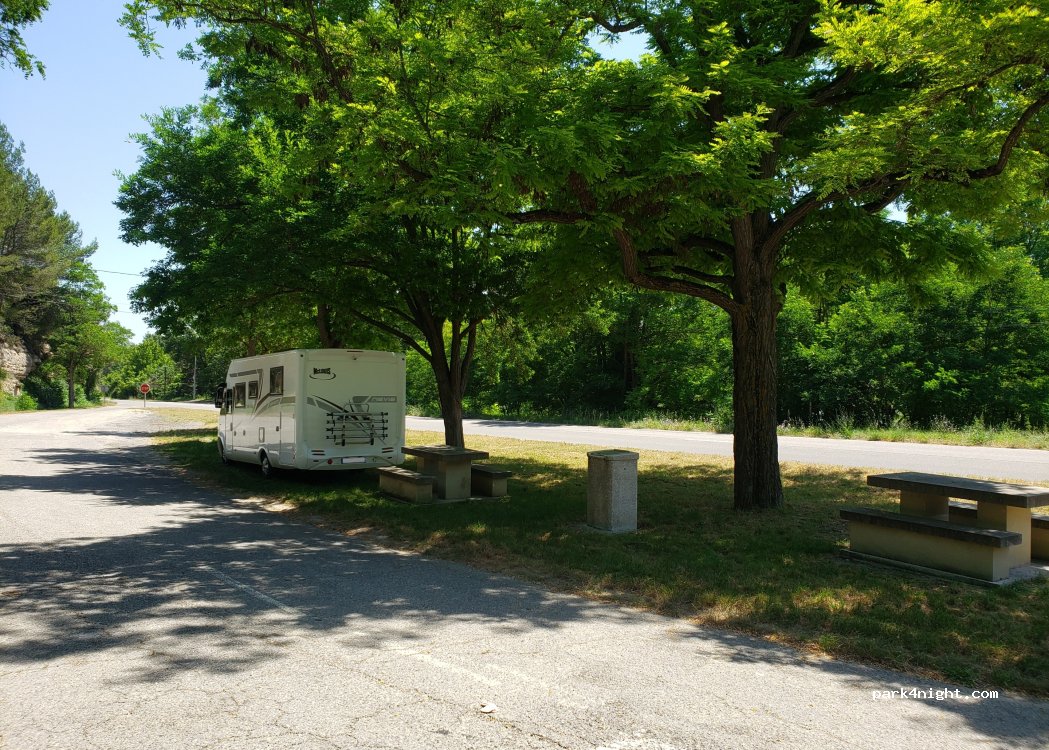(84120) Mirabeau - 2720 Route de Pertuis — foto