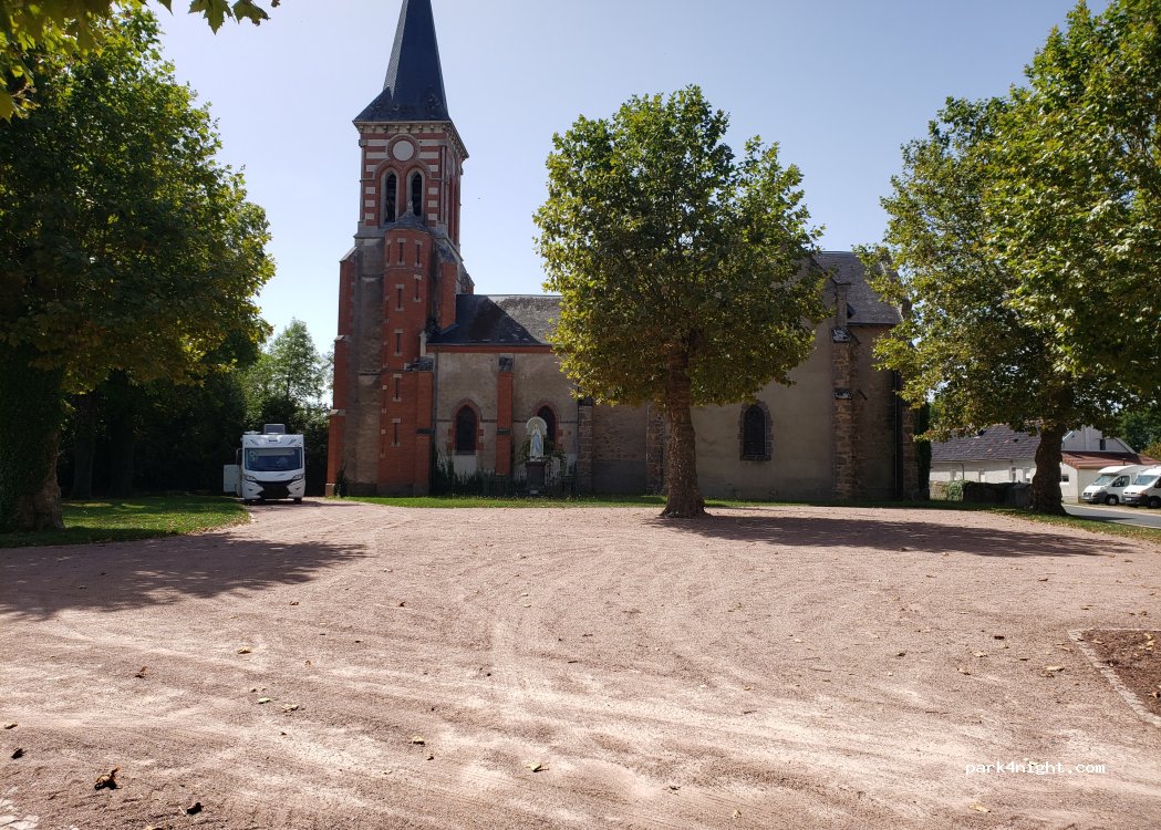 (03120) Saint-Christophe-en-Bourbonnais - 10 Place de la Bruyère — foto