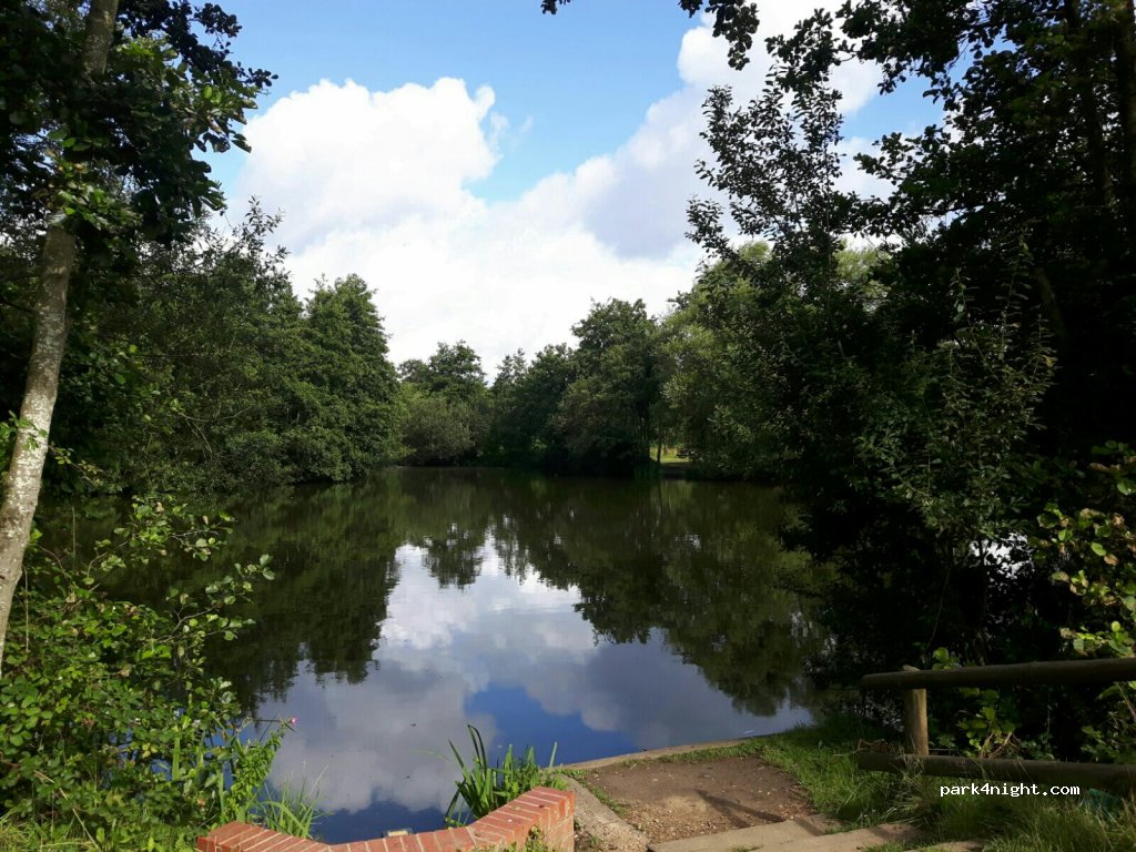 Lakeside Country Park Car Park — foto 2