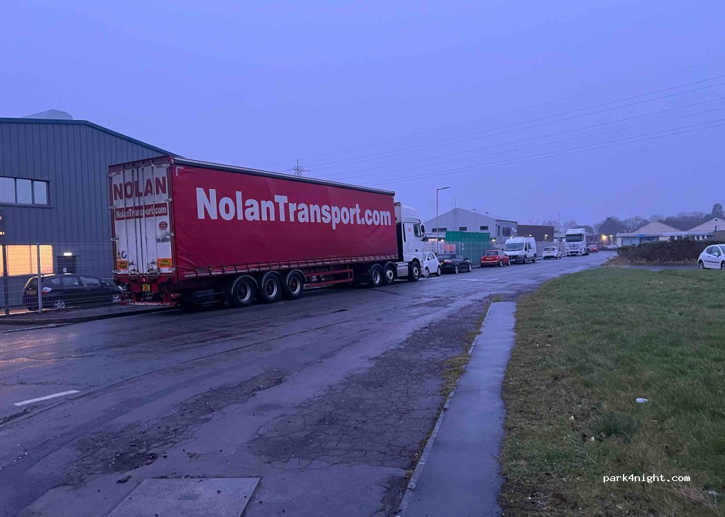 (GL51 9NQ) Cheltenham - 4 Runnings Road — foto