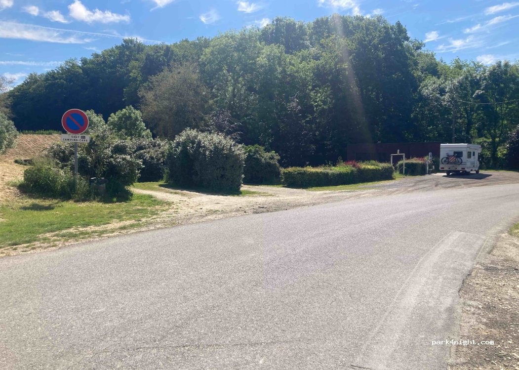 (18110) Saint-Georges-sur-Moulon - Route de la ville — foto 4