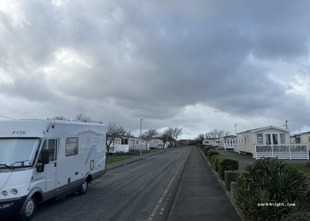 (LL22 9HL) Towyn - Peris avenue — foto